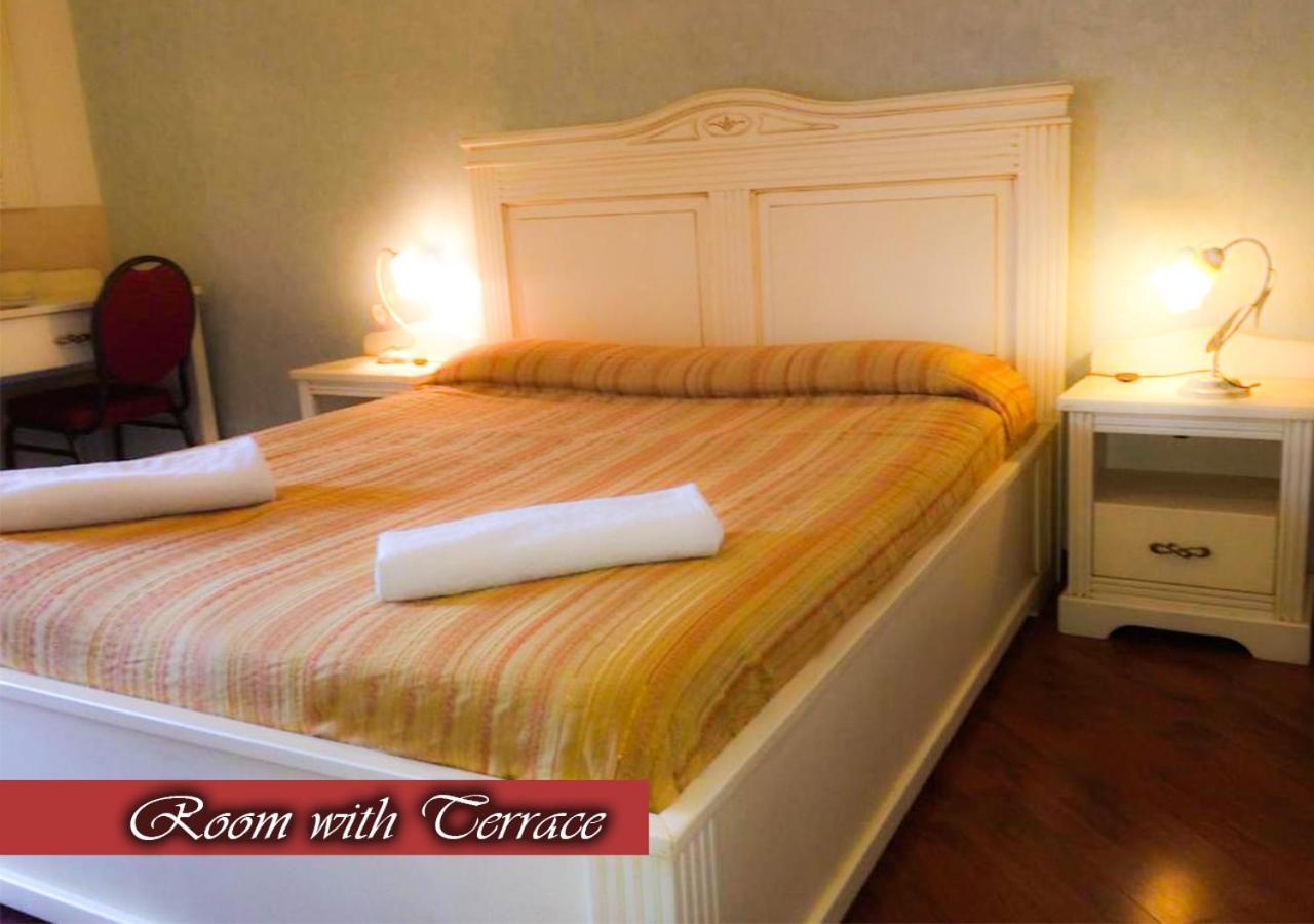 Bed & Breakfast Medea เนเปิลส์ ภายนอก รูปภาพ