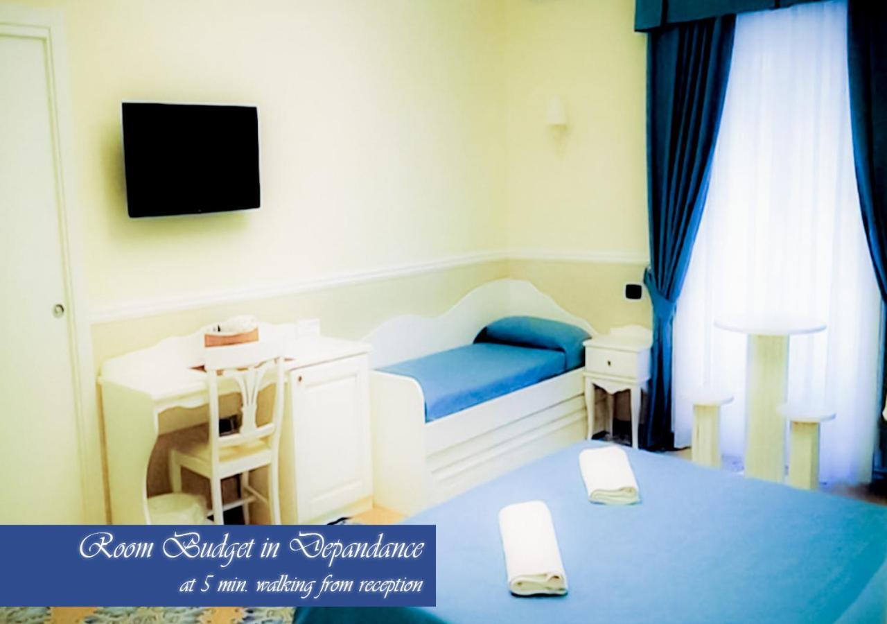 Bed & Breakfast Medea เนเปิลส์ ภายนอก รูปภาพ