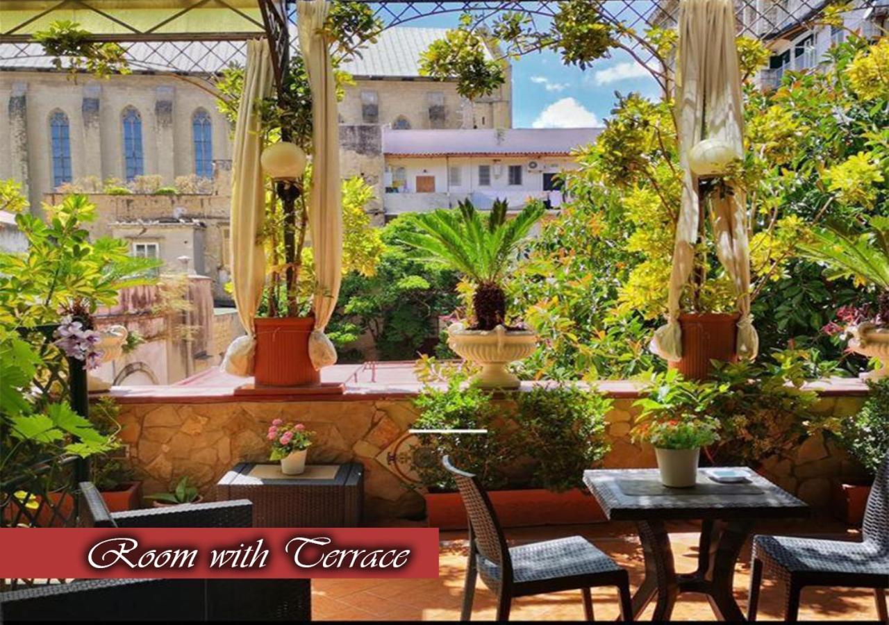 Bed & Breakfast Medea เนเปิลส์ ภายนอก รูปภาพ
