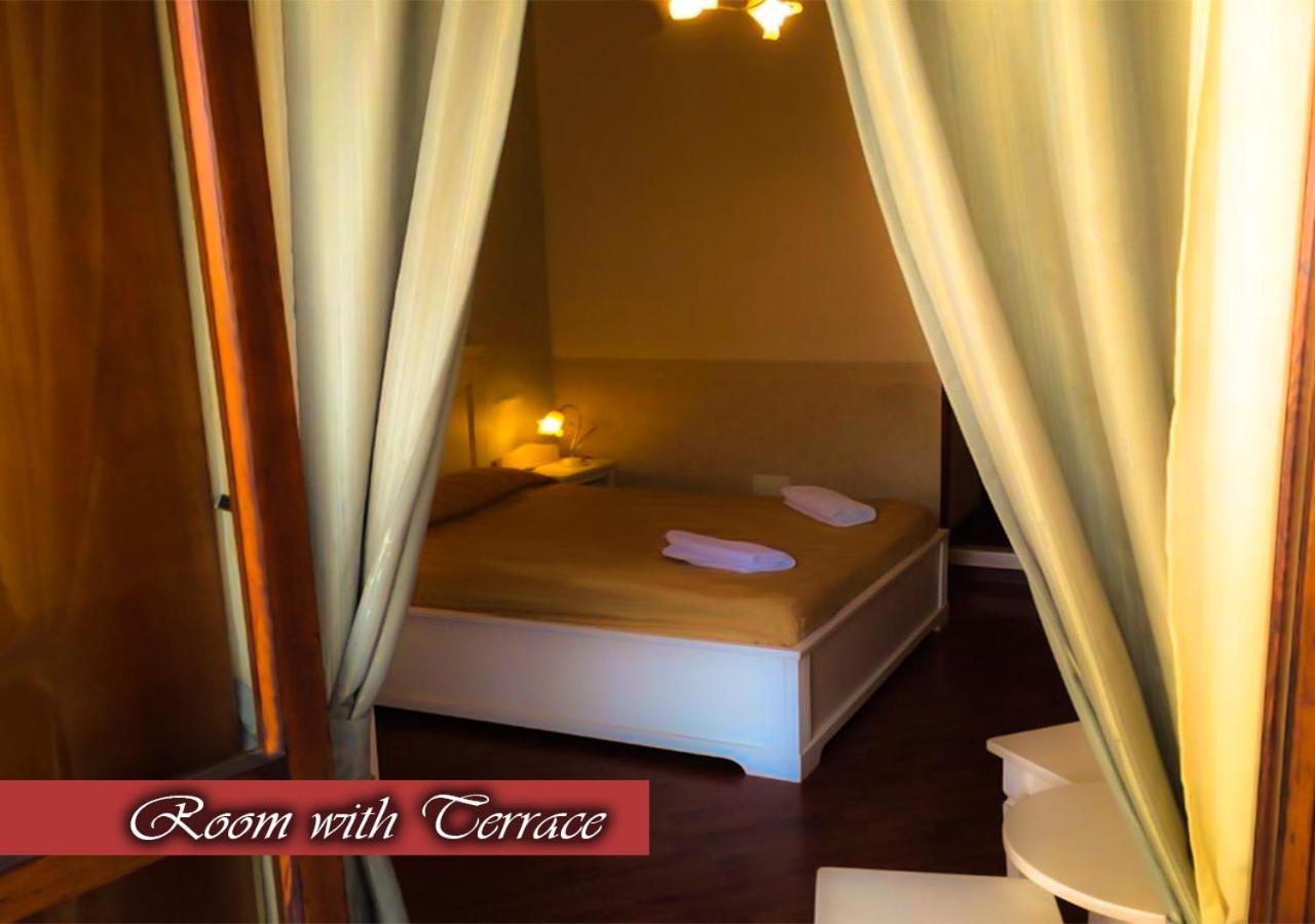 Bed & Breakfast Medea เนเปิลส์ ภายนอก รูปภาพ