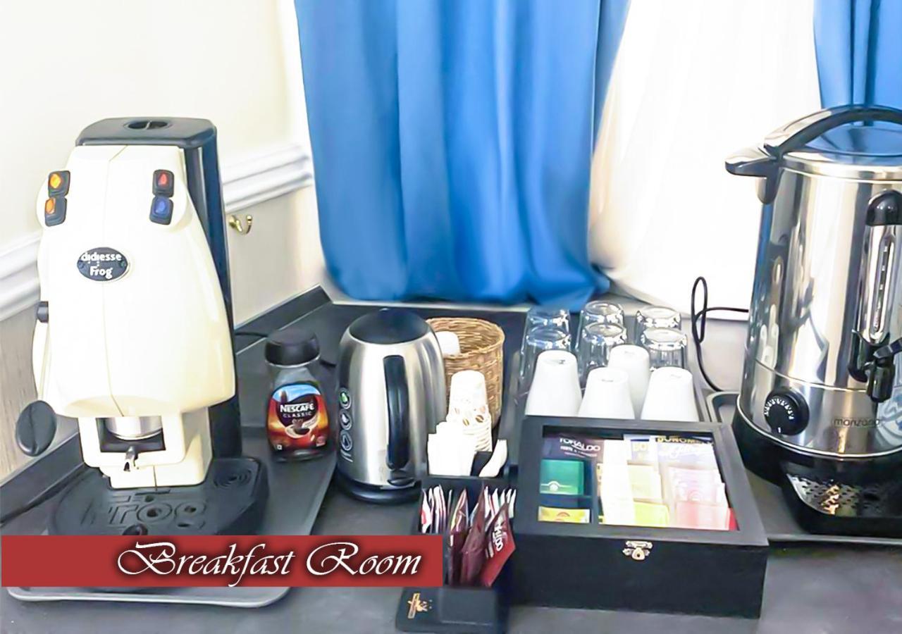 Bed & Breakfast Medea เนเปิลส์ ภายนอก รูปภาพ