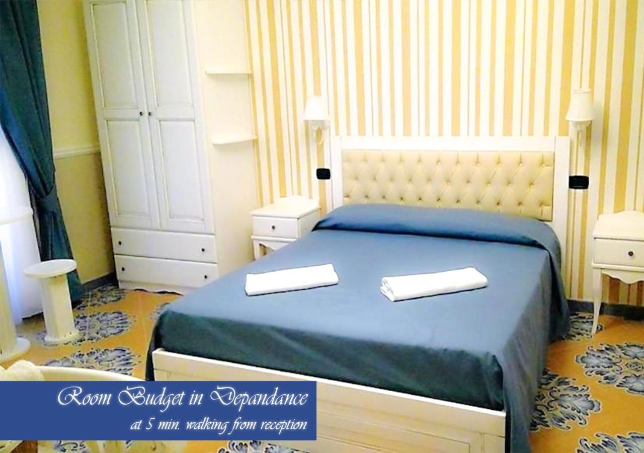 Bed & Breakfast Medea เนเปิลส์ ภายนอก รูปภาพ