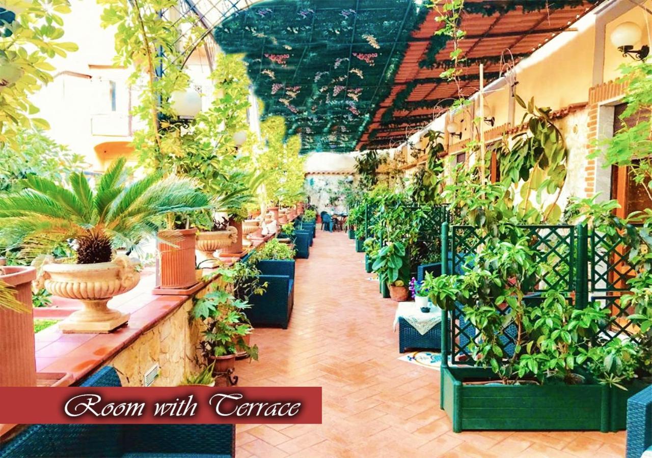 Bed & Breakfast Medea เนเปิลส์ ภายนอก รูปภาพ