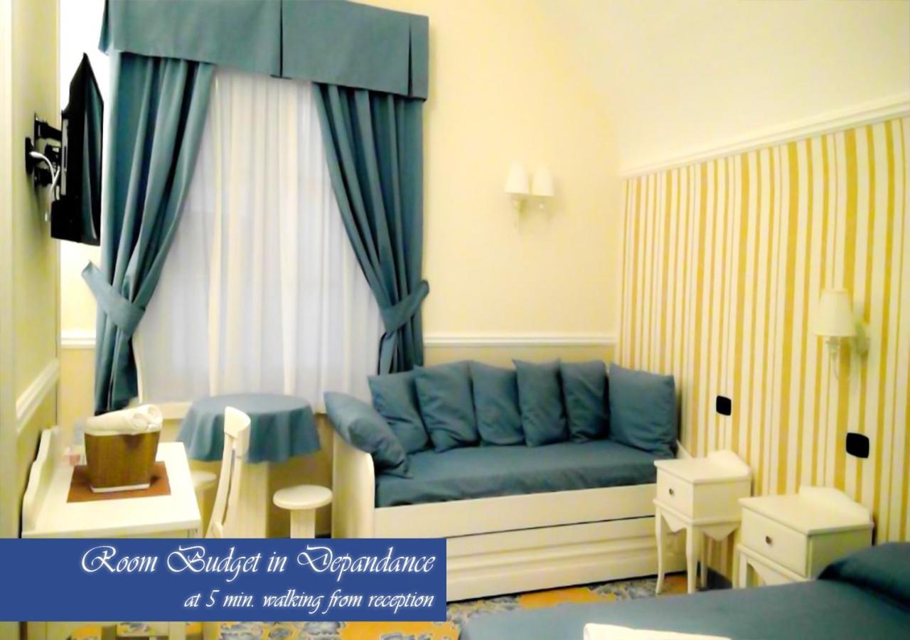 Bed & Breakfast Medea เนเปิลส์ ภายนอก รูปภาพ
