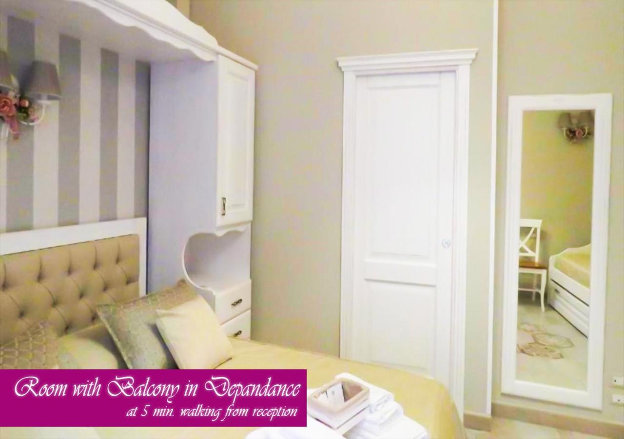 Bed & Breakfast Medea เนเปิลส์ ภายนอก รูปภาพ