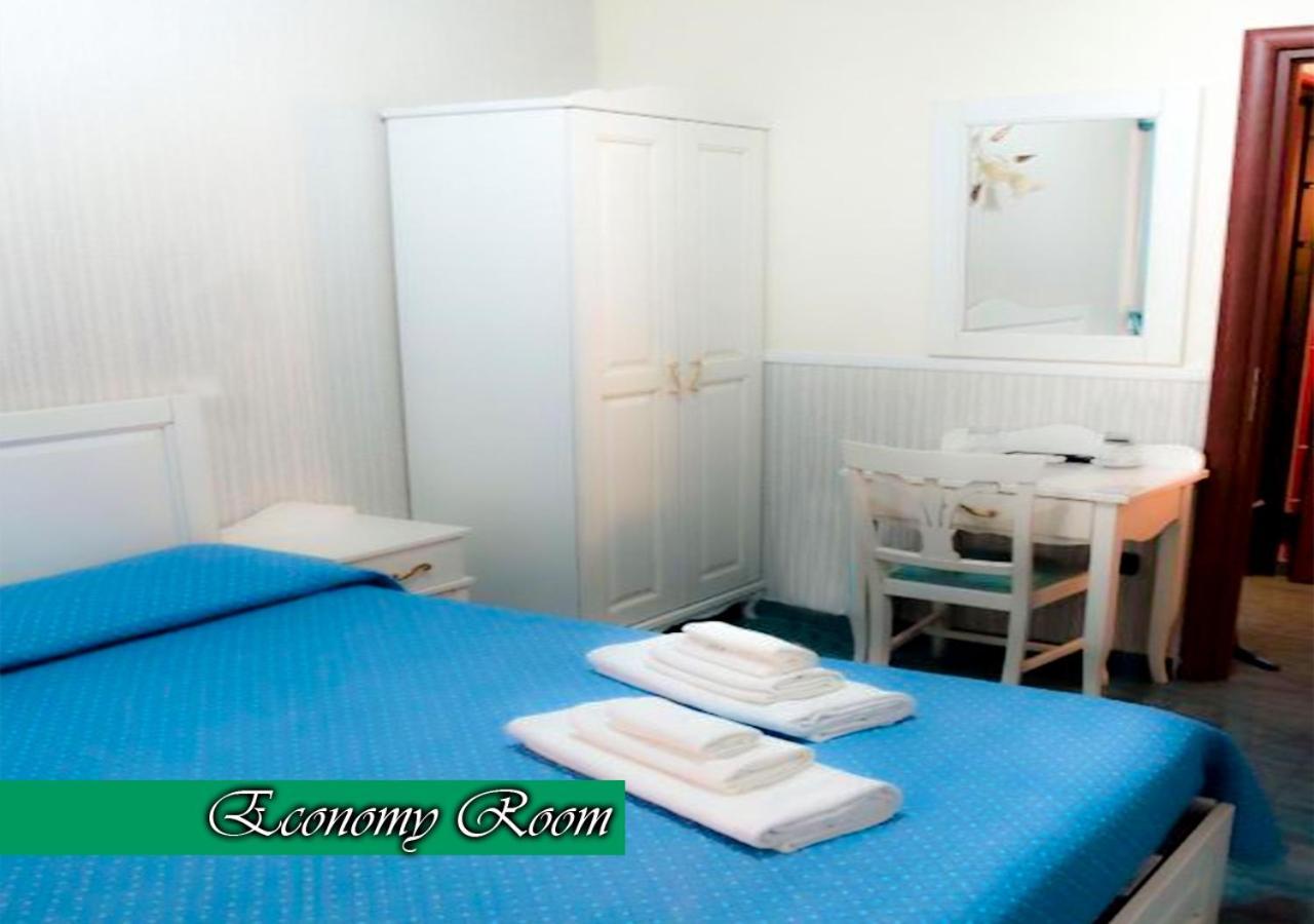Bed & Breakfast Medea เนเปิลส์ ภายนอก รูปภาพ