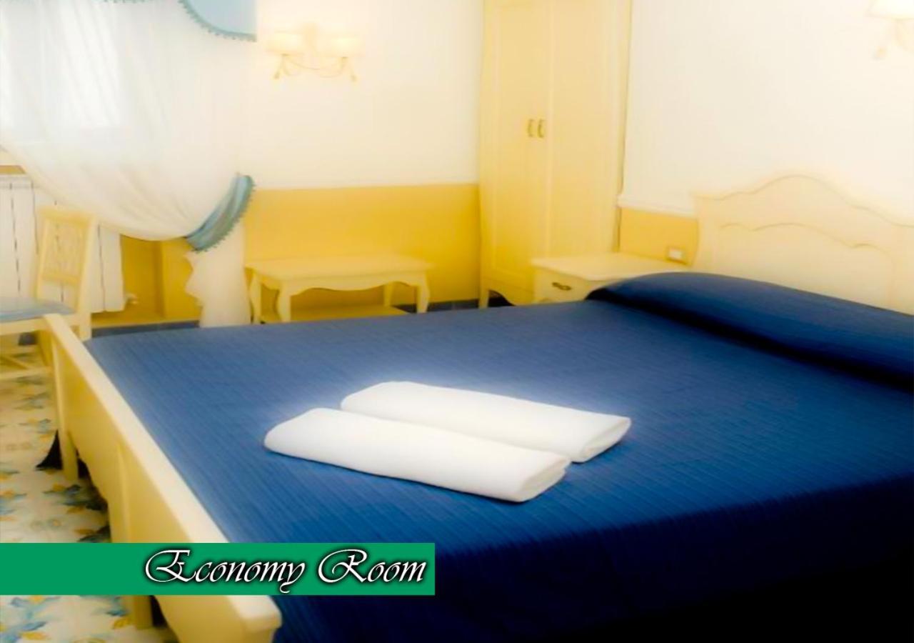 Bed & Breakfast Medea เนเปิลส์ ภายนอก รูปภาพ