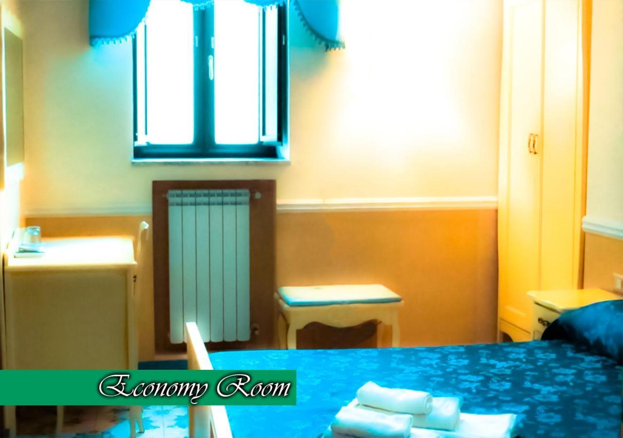 Bed & Breakfast Medea เนเปิลส์ ภายนอก รูปภาพ