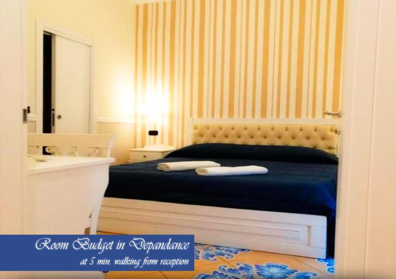 Bed & Breakfast Medea เนเปิลส์ ภายนอก รูปภาพ