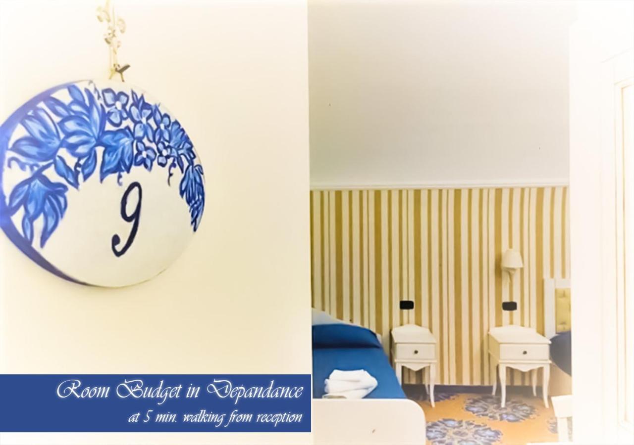 Bed & Breakfast Medea เนเปิลส์ ภายนอก รูปภาพ