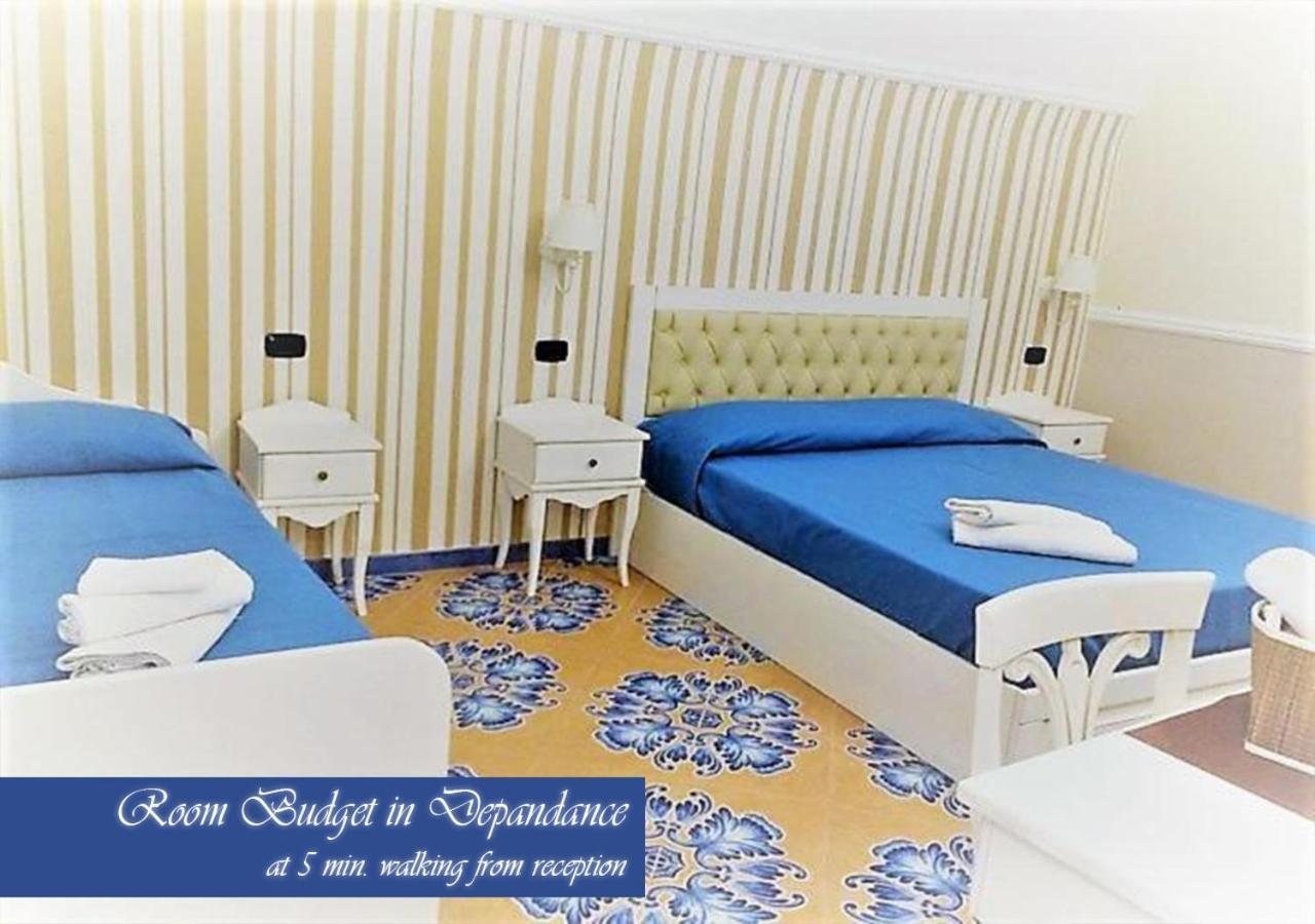 Bed & Breakfast Medea เนเปิลส์ ภายนอก รูปภาพ